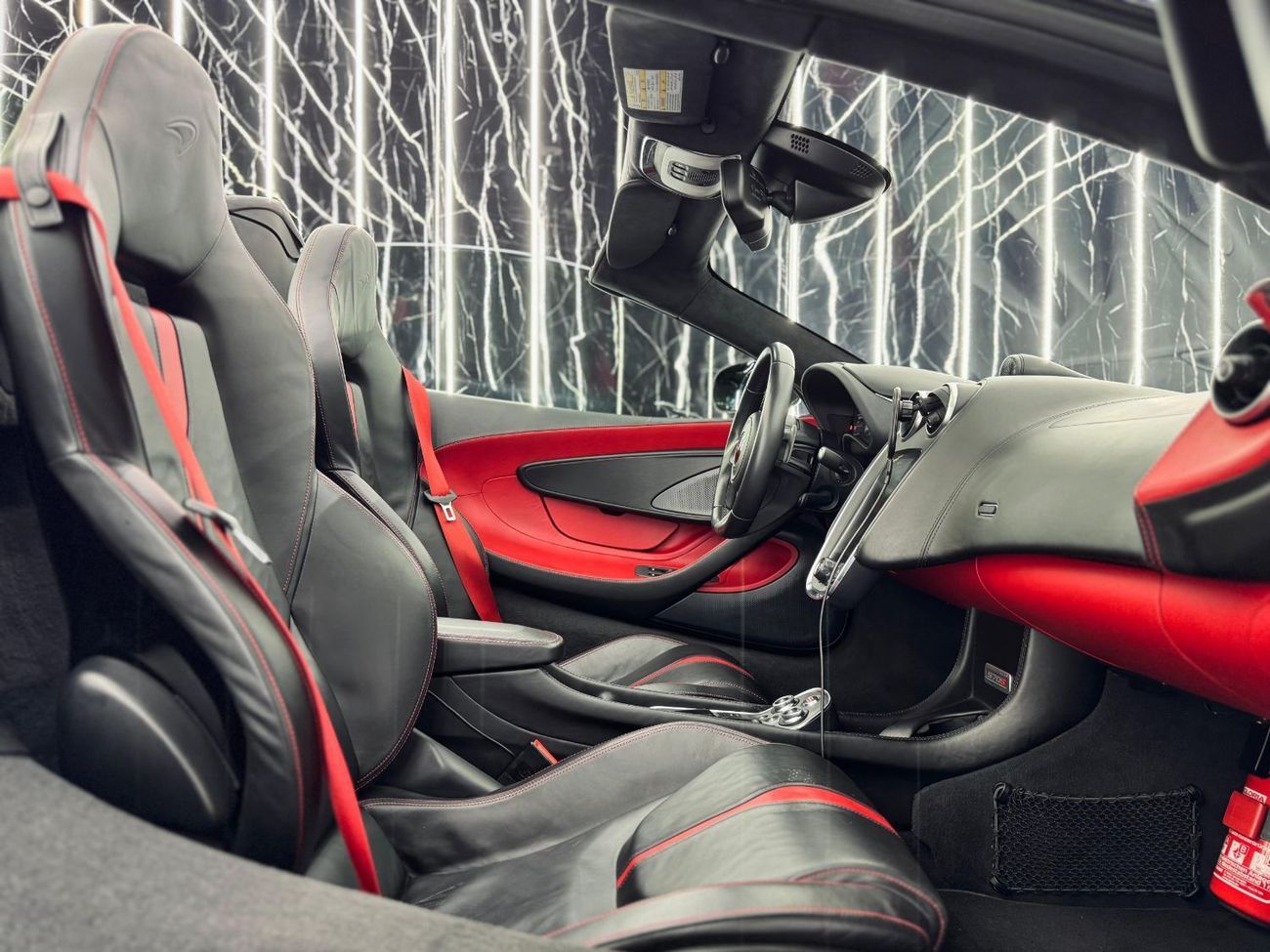 مكلارين 570S Spider 2018 McLaren 570s, Nov 2026 McLaren Warranty, Full McLaren Service History, Very Low Kms, GCC