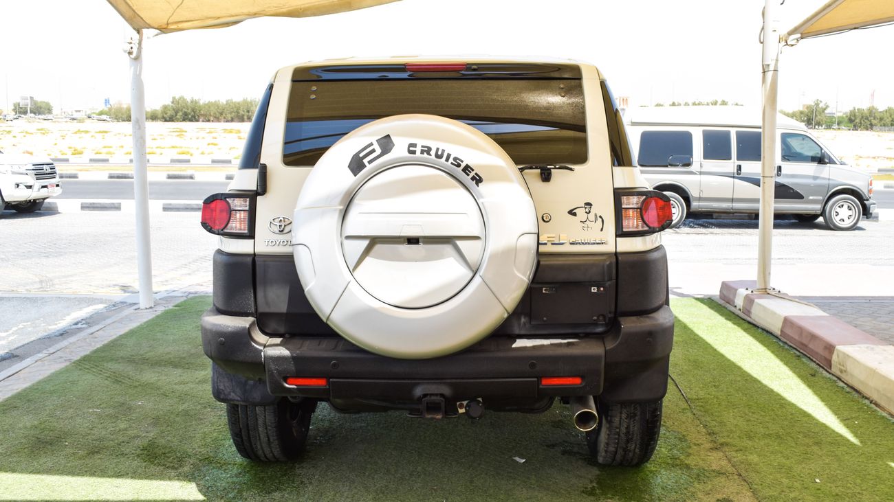 Used Toyota FJ Cruiser With XTreme body kit 2013 for sale in Sharjah