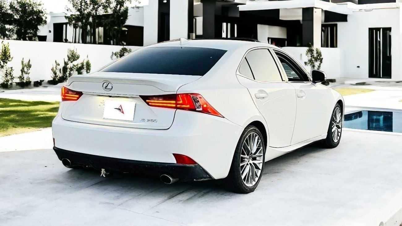 Lexus IS250 Prestige LEXUS IS 250  LADY DRIVEN  FULL SERVICE HISTORY FROM AGENCY  FIRST OWNER IN UAE