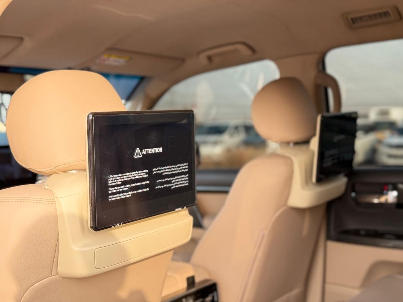 Toyota Land Cruiser Toyota Landcruiser Lc200,2015 grey colour and biegie interior ,Gcc specs LHD petrol engine..8seaters