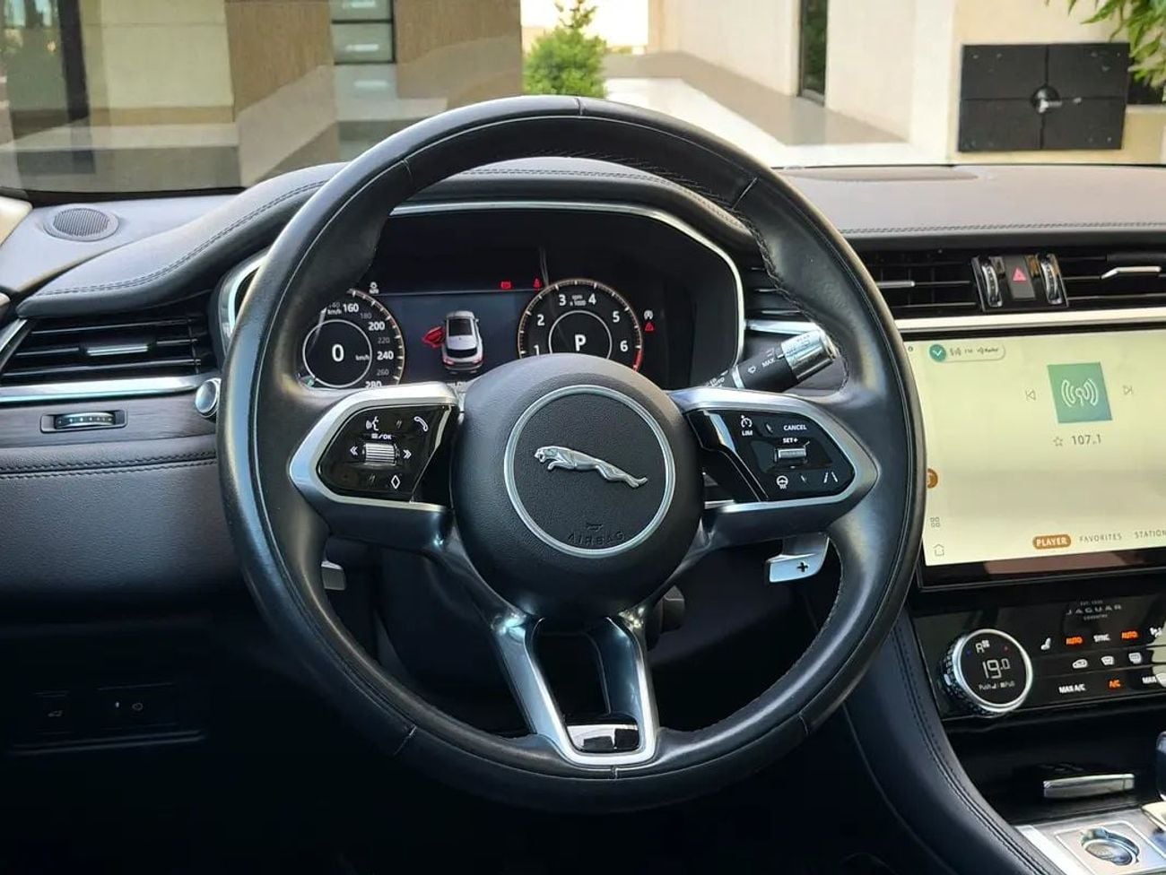 Jaguar F-PACE !! EID SALE !! 1 YEAR FREE WARRANTY !!  AED 1,650 P.M | 0% DOWN PAYMENT | JAGUAR F-PACE R-SPORT PRES