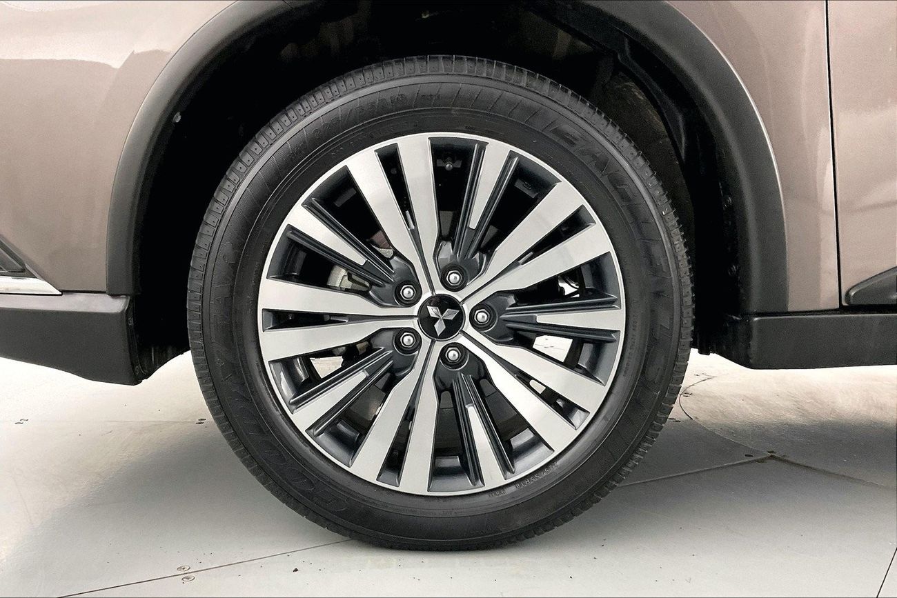 Mitsubishi Outlander GLX Midline| 1 year free warranty | Flood Free