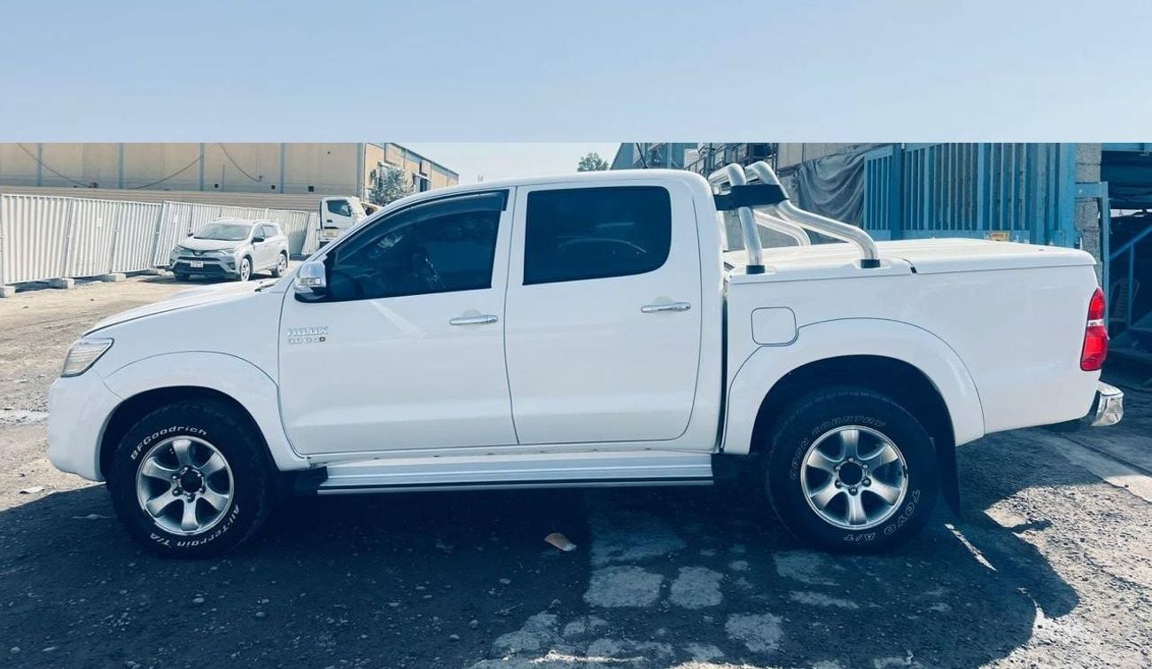 Toyota Hilux DIESEL 3.0 LITER ,AUTOMATIC RIGHT HAND DRIVE