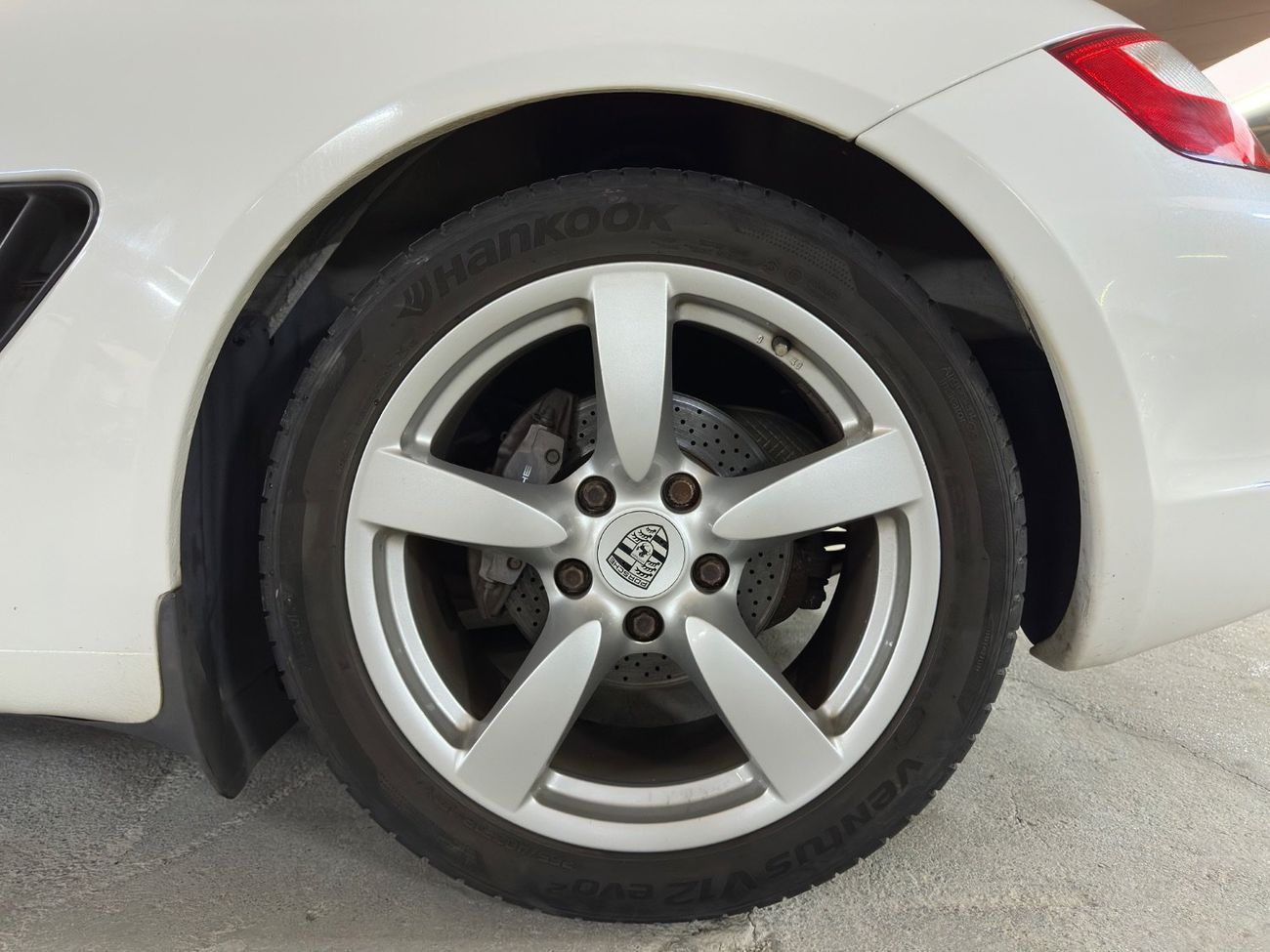 بورش كايمان PORSCHE CAYMAN 2008 2.7L | MANUAL TRANSMISSION | SPORTS STEERING WHEEL | HALF LEATHER SEATS