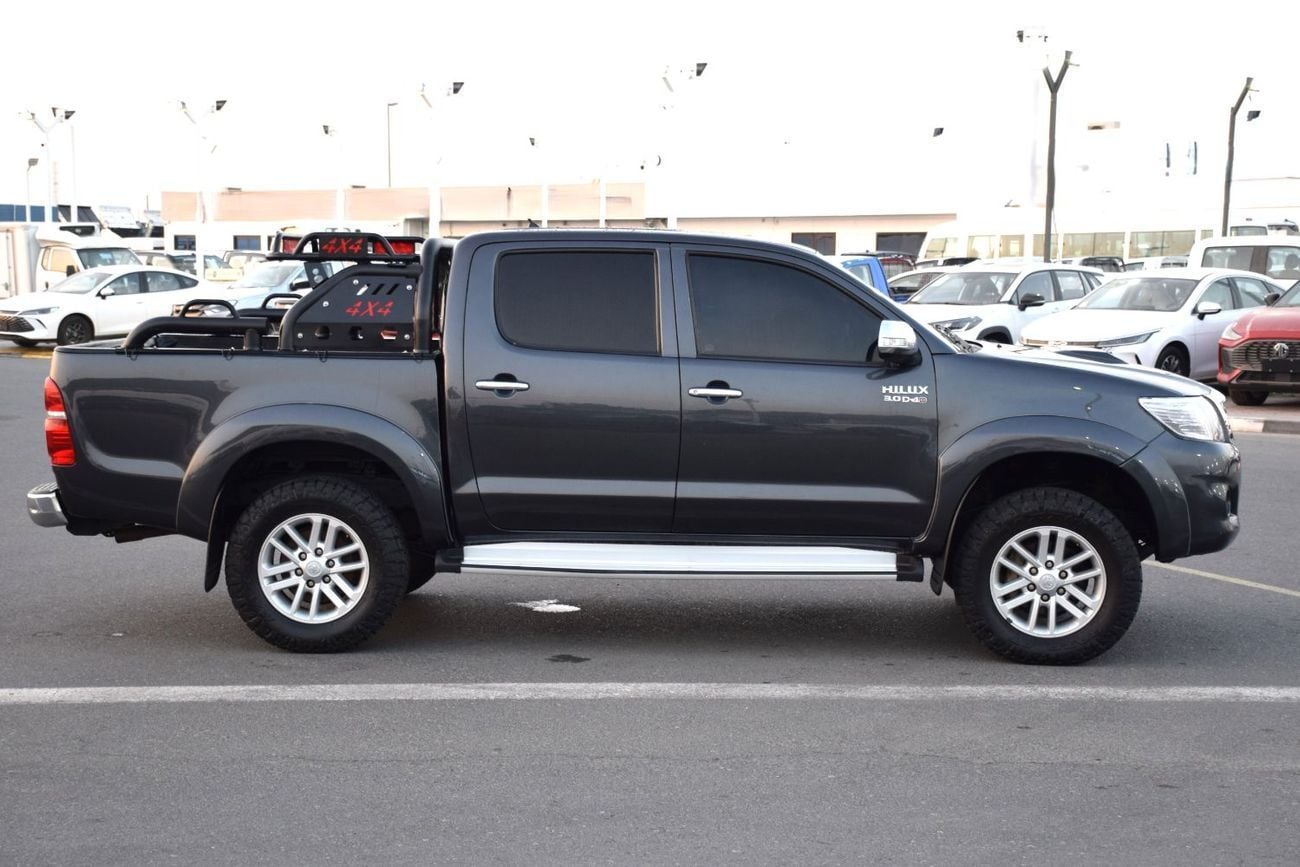 تويوتا هيلوكس DLX 4x4 Diesel 3.0L Right Hand (Export Only)