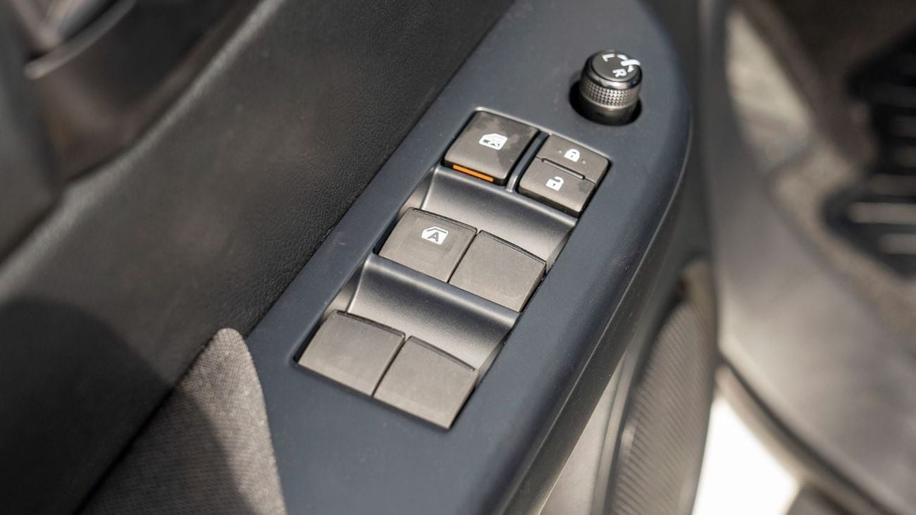 تويوتا هيلوكس GLX MID OPTION PETROL 2.7 AT