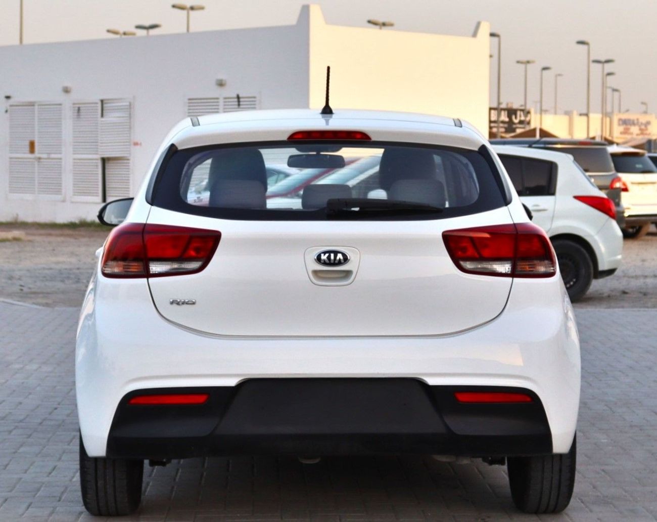 كيا ريو 2019 كيا ريو EX (YB)، 5 أبواب هاتشباك، 1.4 لتر 4 سلندر بنزين، أوتوماتيك، دفع أمامي