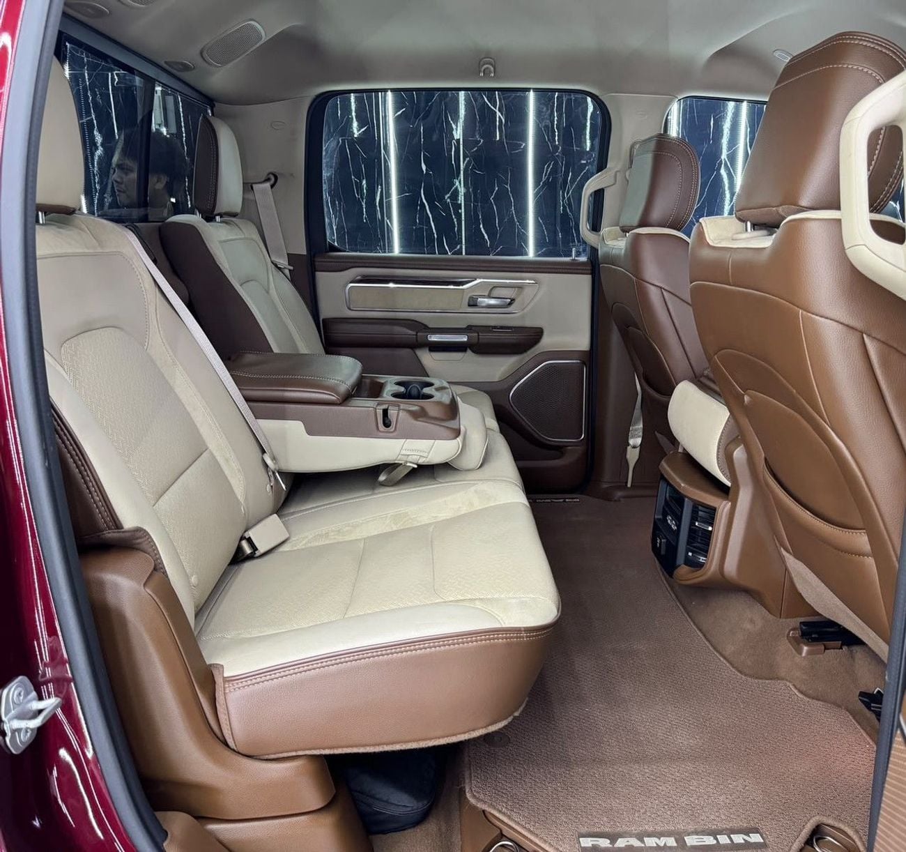 رام 1500 LARAMIE CREW 2020 RAM 1500 Laramie 5.7L HEMI V8 | 4x4 | GCC Ready | Luxury Pickup