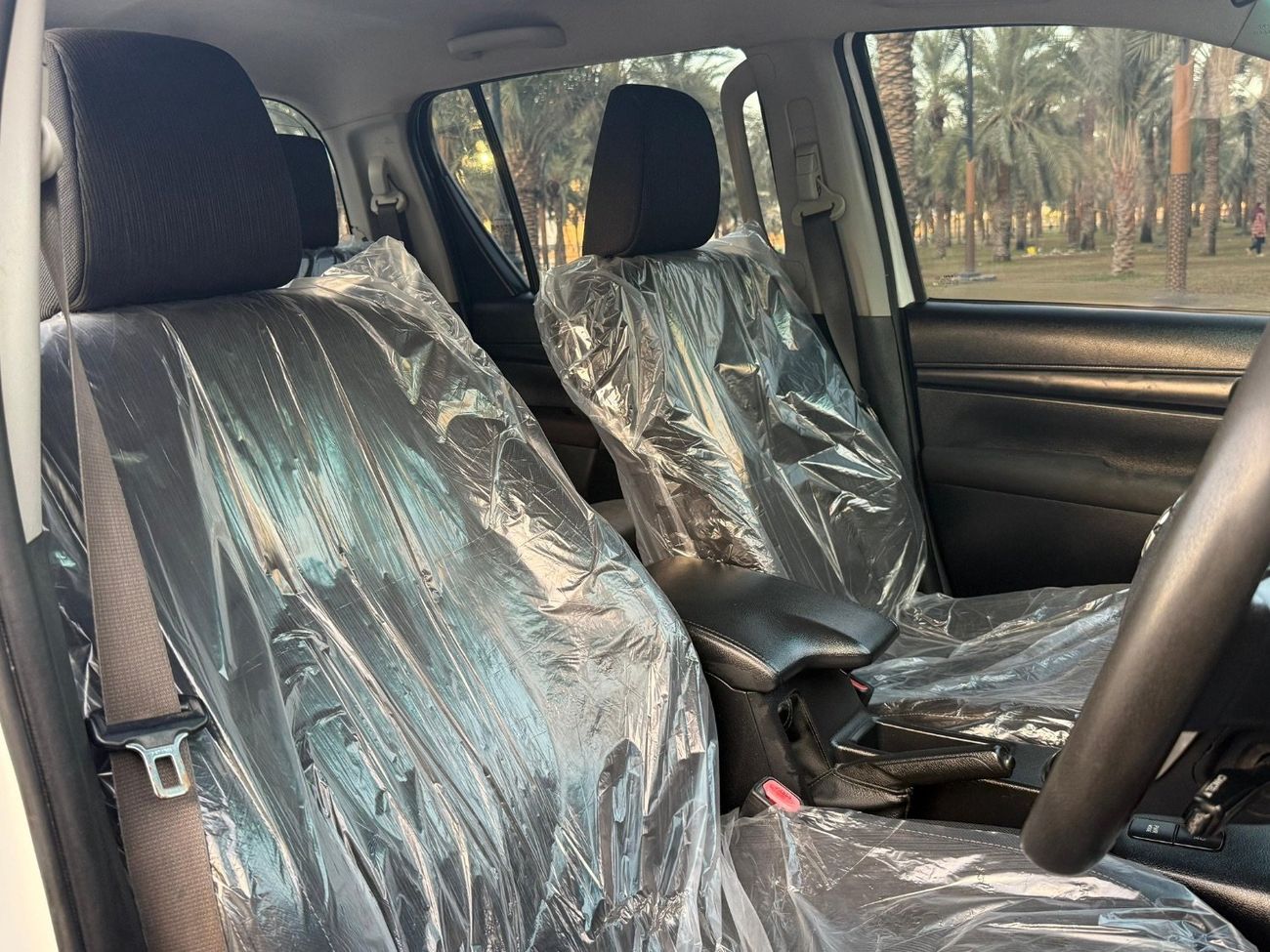 تويوتا هيلوكس SR Right Hand Drive