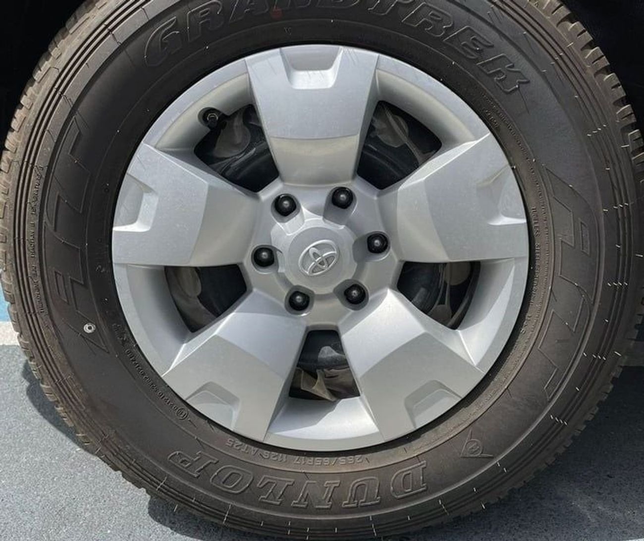 Toyota Fortuner Toyota Fortuner 2.7 L Suv 4WD 5 Doors