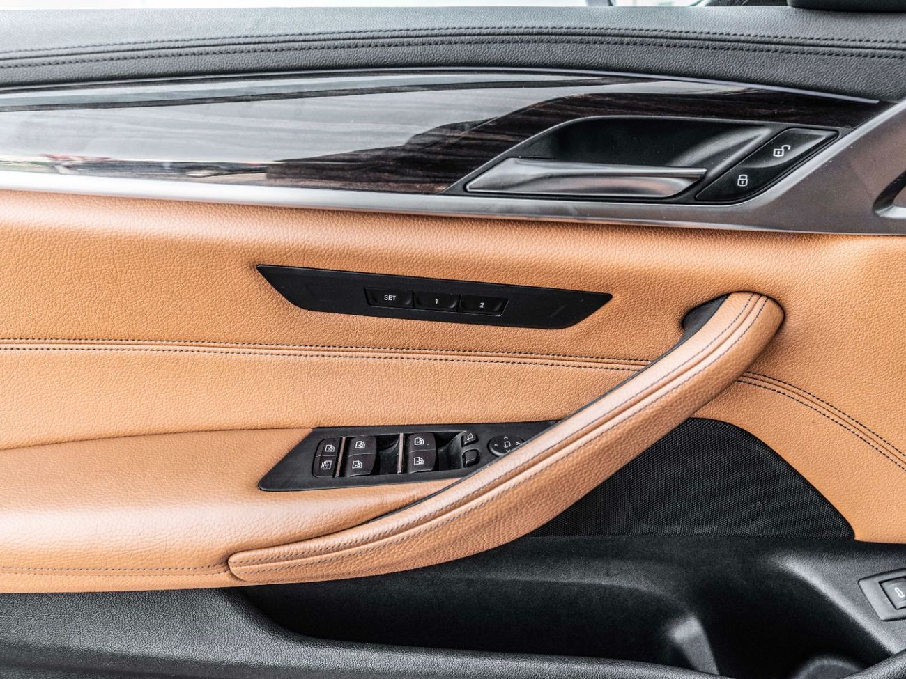 بي أم دبليو 530i Exclusive Luxury 2.0L