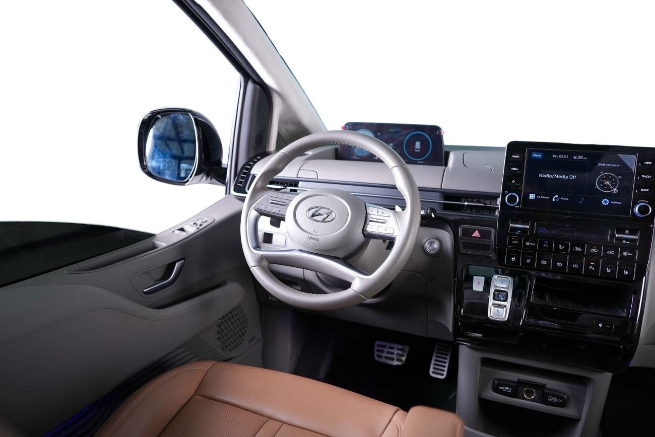 Hyundai Staria Van 3.5L (6 Seater) GCC - Full Service History- 7 Seater VIP Leather Seats- Mint Condition