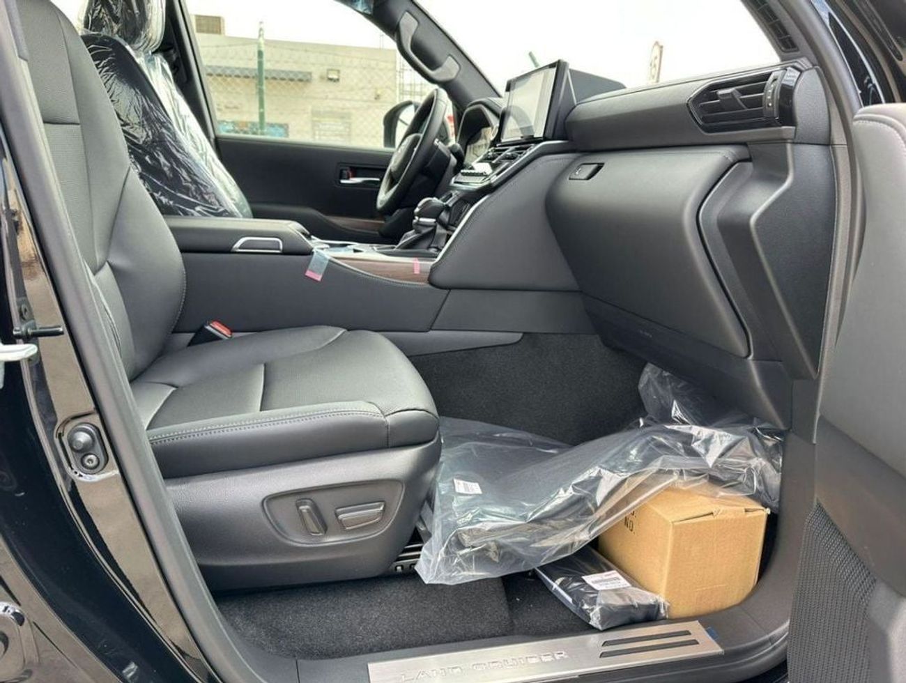 Toyota Land Cruiser 2025 Toyota Land Cruiser GXR 4.0L AT Petrol (Mid Option)