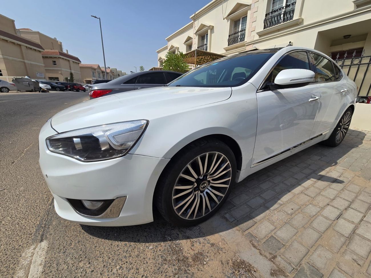 Kia Cadenza Premium, Full Options with a Panoramic Sunroof