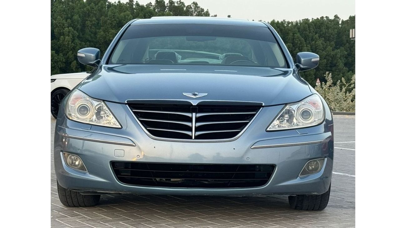 هيونداي جينيسس بحالة ممتازة من الداخل و الخارج