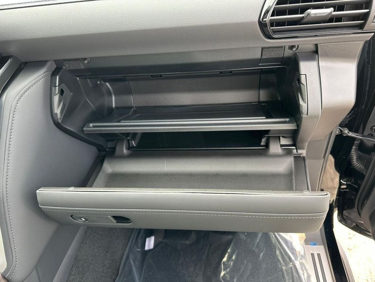 Toyota Land Cruiser 2025 Toyota Land Cruiser GXR 4.0L AT Petrol (Mid Option)