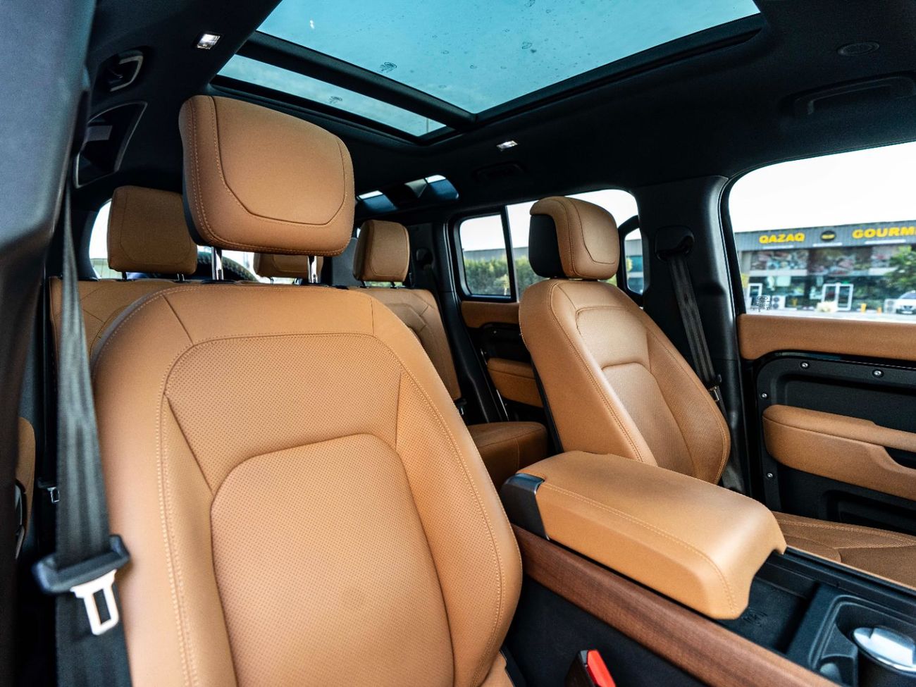 Land Rover Defender P400 110 HSE 3.0L (5 Seater)