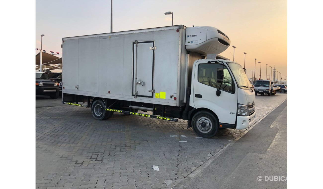 Hino 300 Freezer very clean