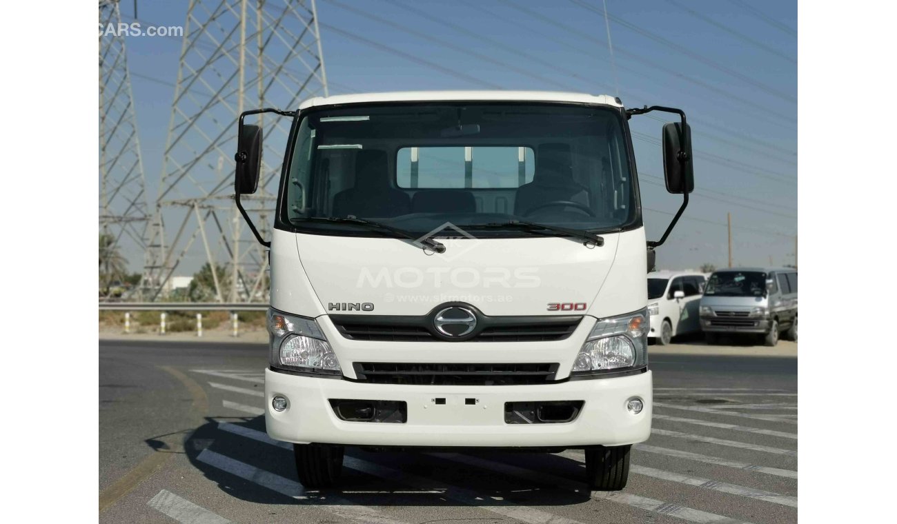 Hino 300 4.0L, DIESEL, 17.5" TYRE, KEY START, XENON HEADLIGHTS (CODE # HT300)