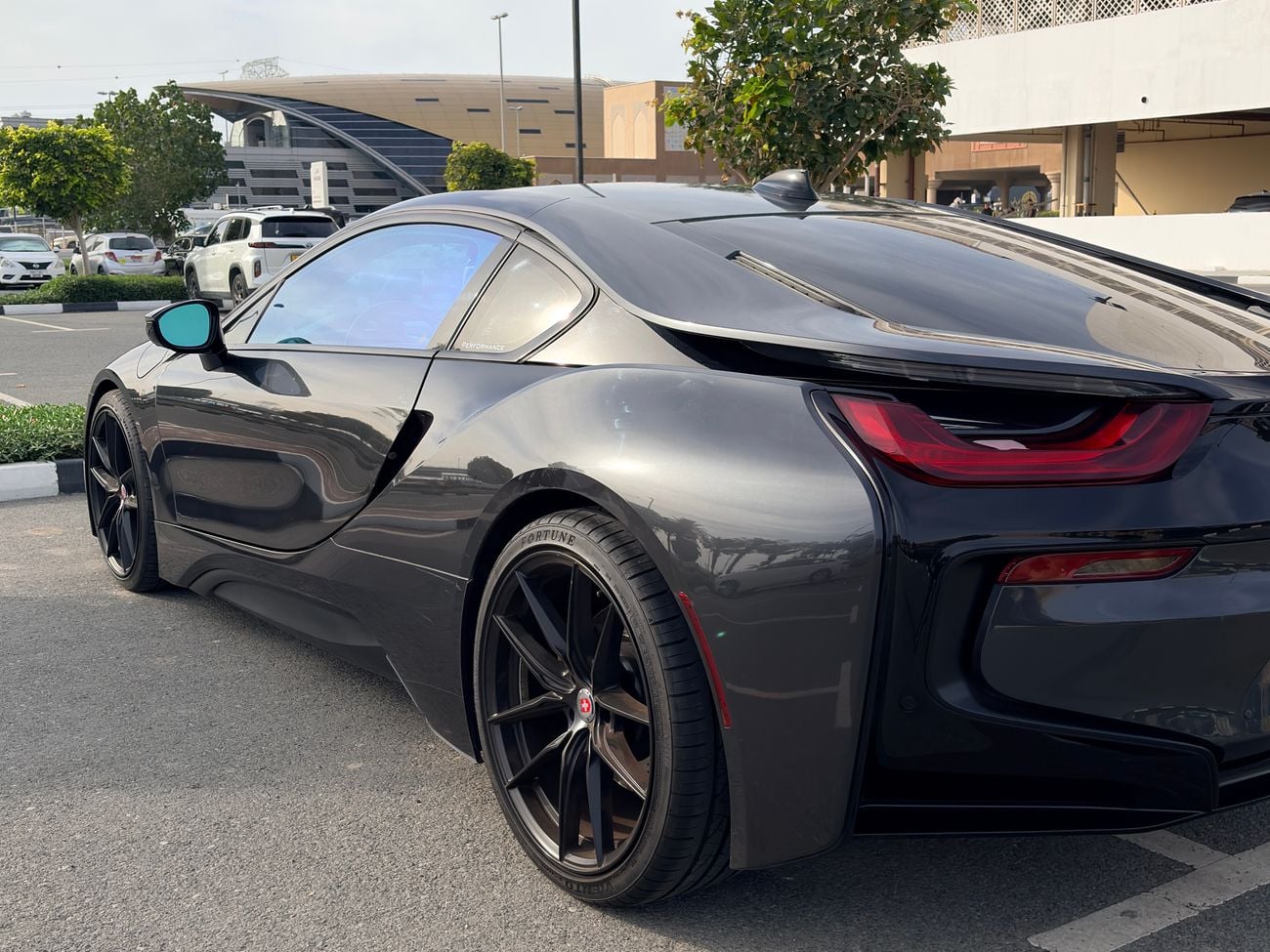 بي أم دبليو i8