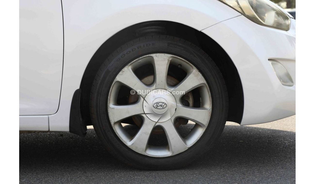 Hyundai Elantra 2014 Hyundai Elantra | Keyless entry | 1.8 L | Power Window + Sunroof | Full Option