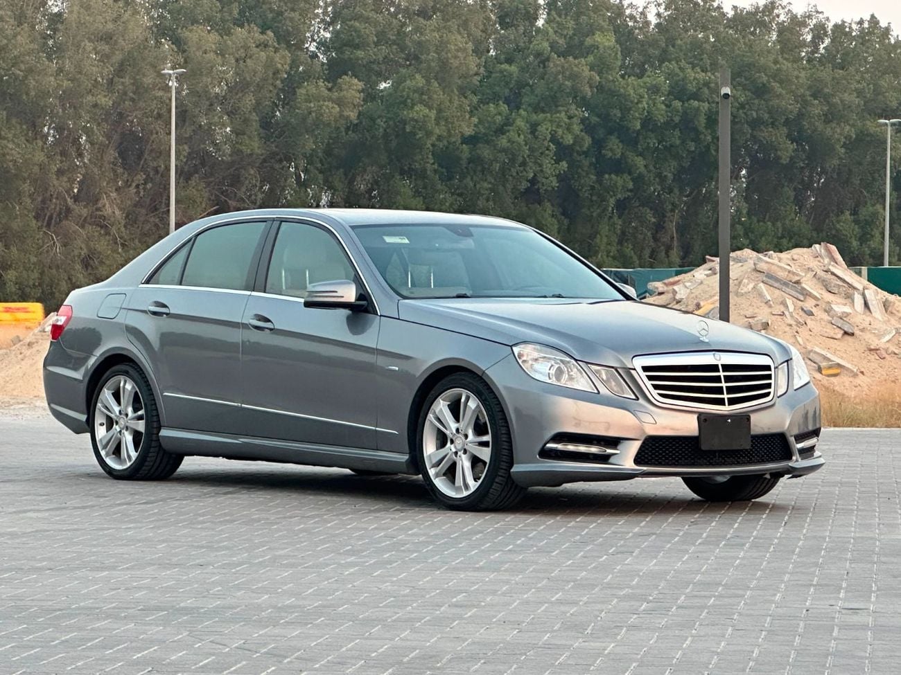 مرسيدس بنز E 350 4MATIC (NON GCC)