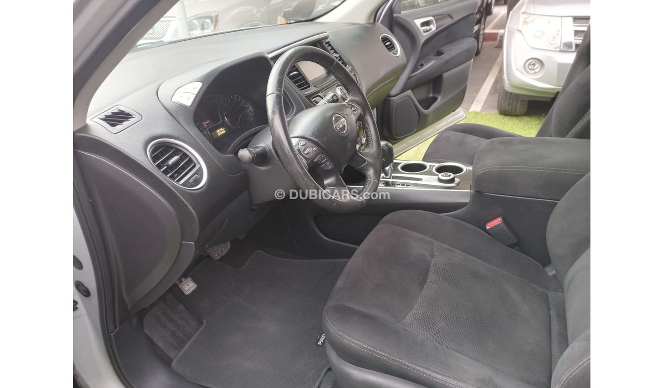 Nissan Pathfinder American import 2015 model cruise control rear spoiler in excellent condition