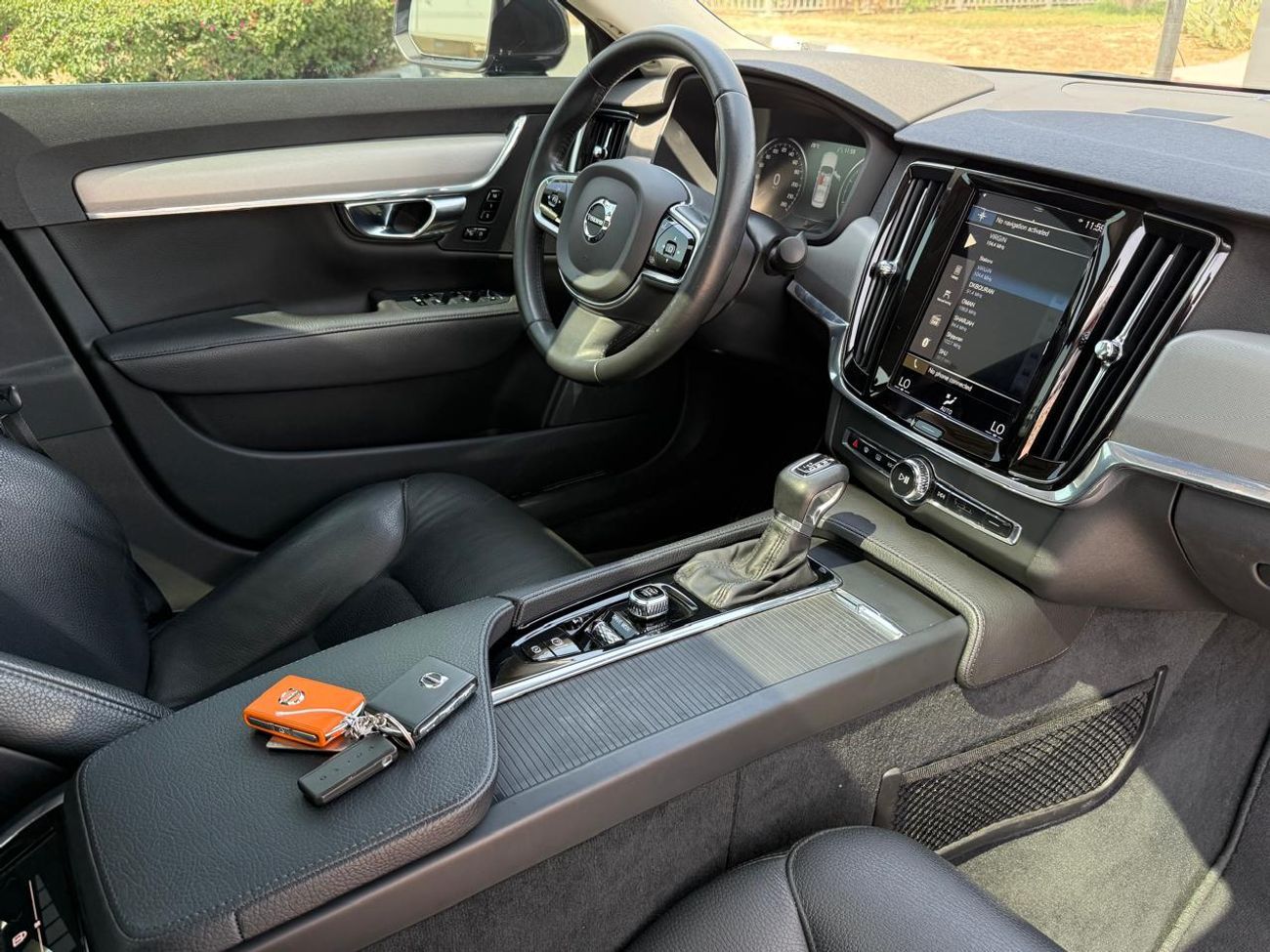 Volvo S90 T5 Momentum 2.0L  VOLVO S90T5 UNLIMITED BRIGHT MOMENTUM 2021 GCC FULL SERVICE HI