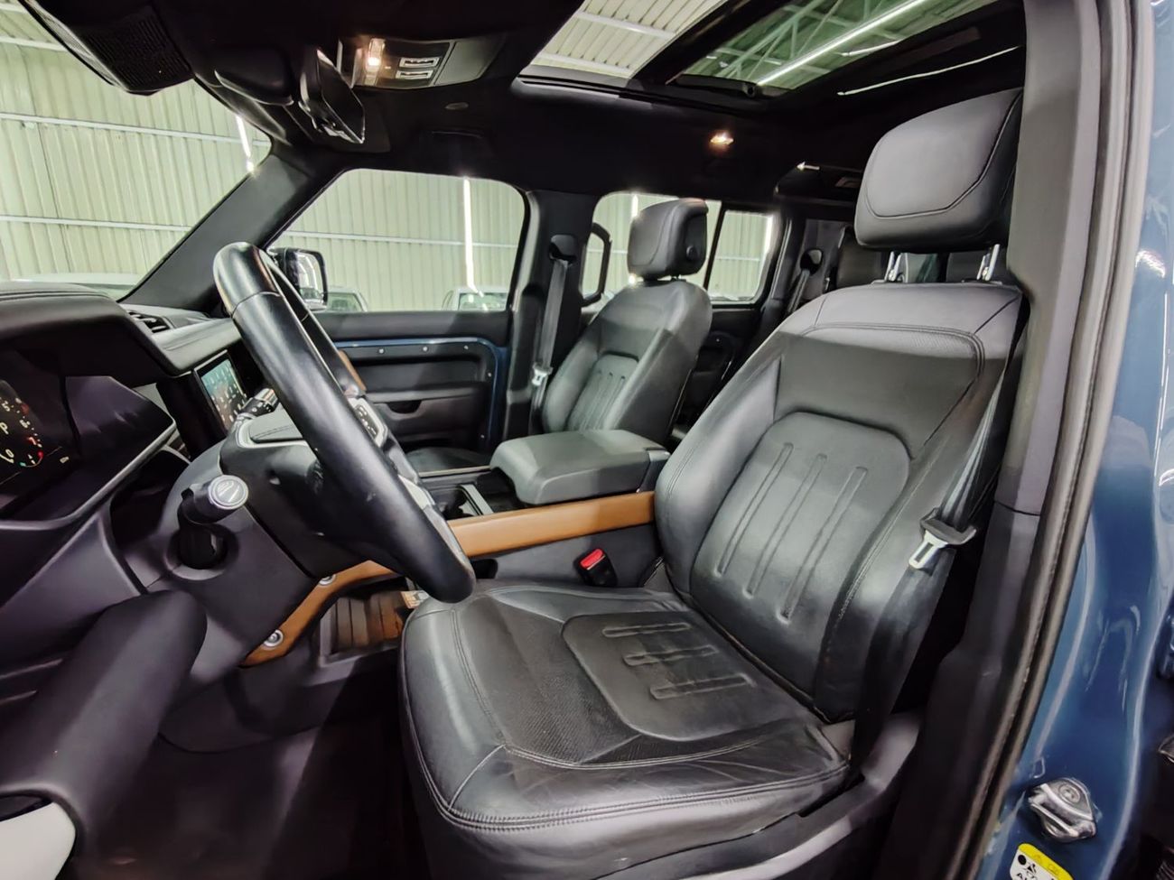 لاند روفر ديفندر P400 110 X-Dynamic HSE Warranty one year