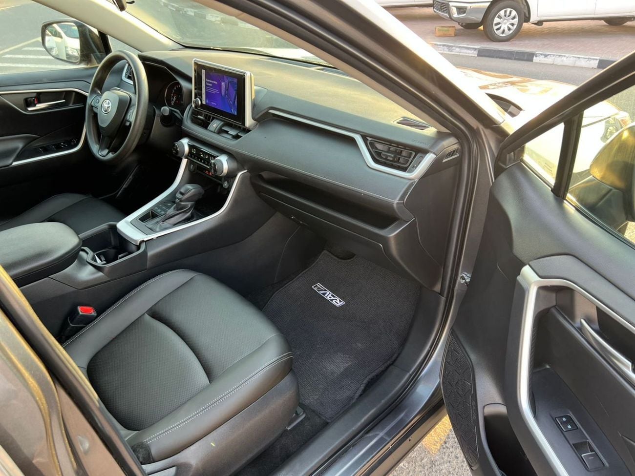 Toyota RAV4 2023 Toyota Rav4 XLE Full Option 2.5L V4 - Rear Camera & Sensor - Leather Seat - AWD 4x4 - Push Star