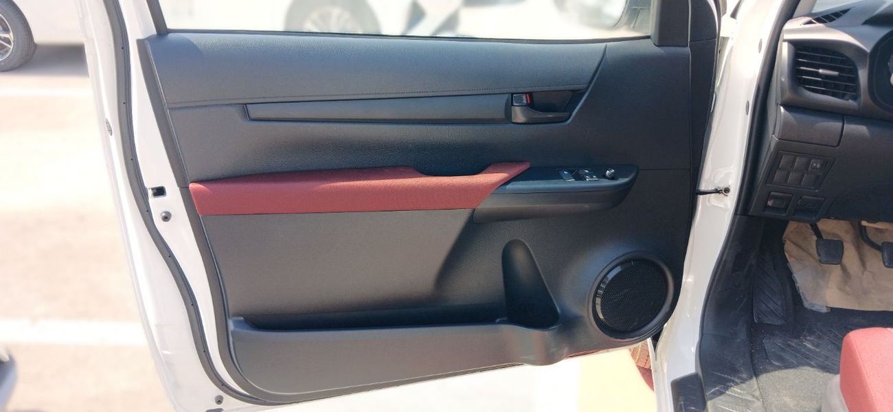 Toyota Hilux Toyota Hilux 2.4L Diesel MT SC 4x2  2024YM