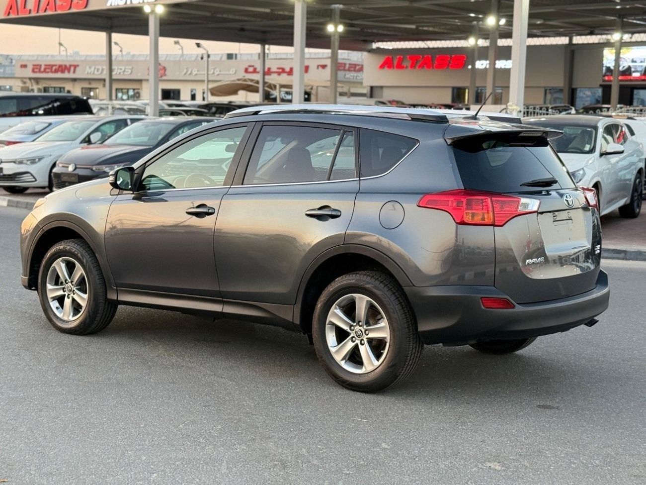 Toyota RAV4 VXR 2.5L XLE Sunroof, leather seats