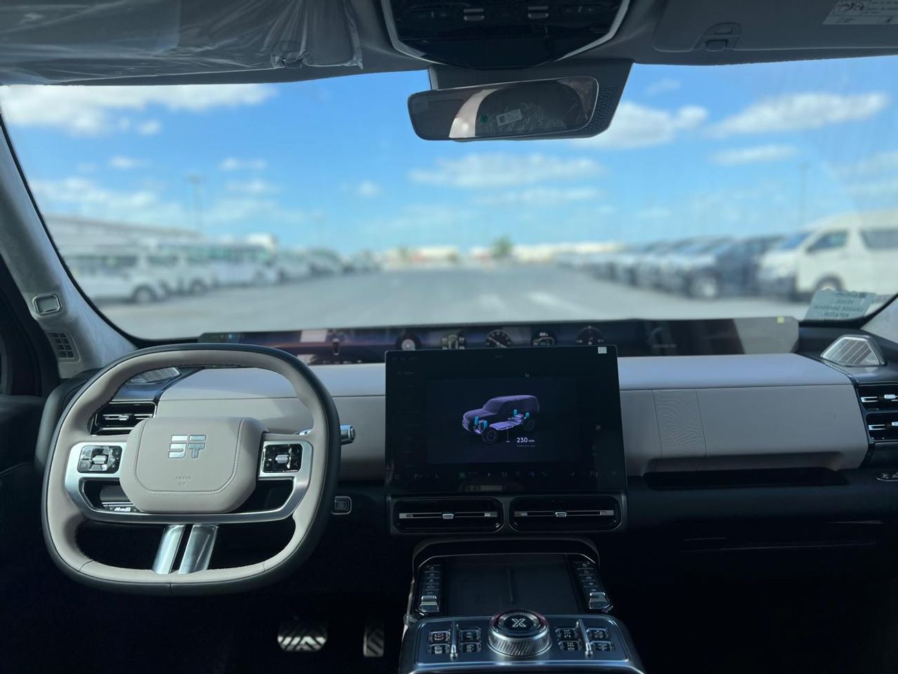 Jetour G700 2.0L Turbo engine with dual electric motors, delivering a combined 724 horsepower and 795 Nm torque,