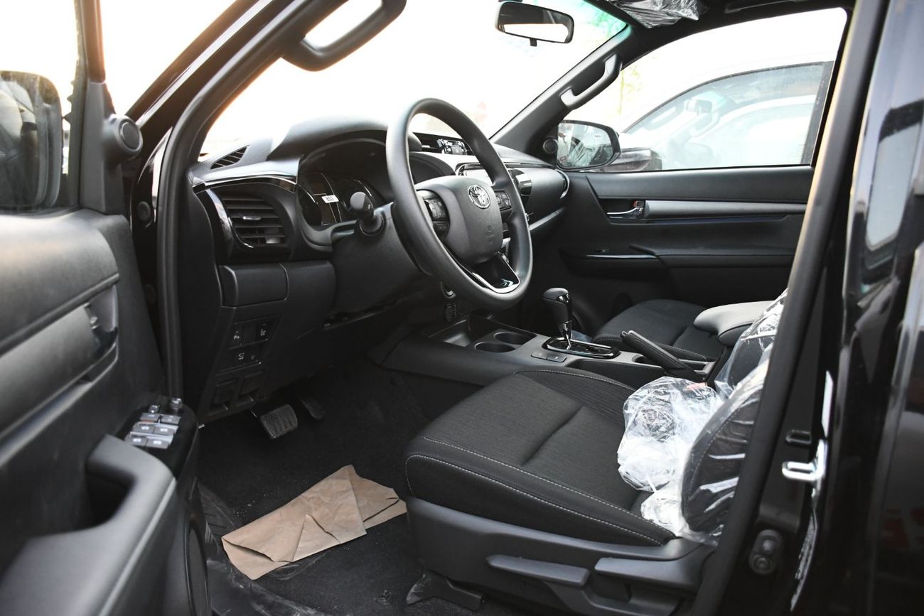 تويوتا هيلوكس Adventure 4.0L V6 with BSM ! Door Molding