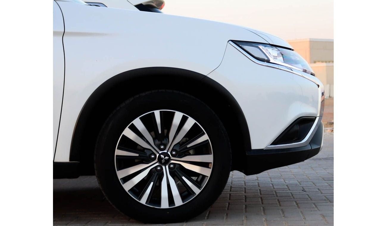 Mitsubishi Outlander GLS 2.4L Mitsubishi Outlander 2021 GCC 2.4L accident-free original paint in excellent condition 1281