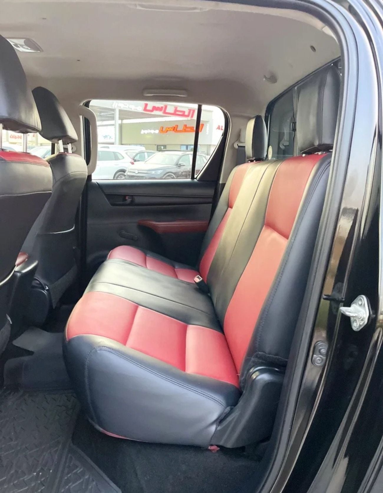 تويوتا هيلوكس GLX 2021 2.7 ENGINE 4 CYLINDER BLACK COLOR INSIDE BLACK AND RED GCC SPECS VERY GOOD CONDITION