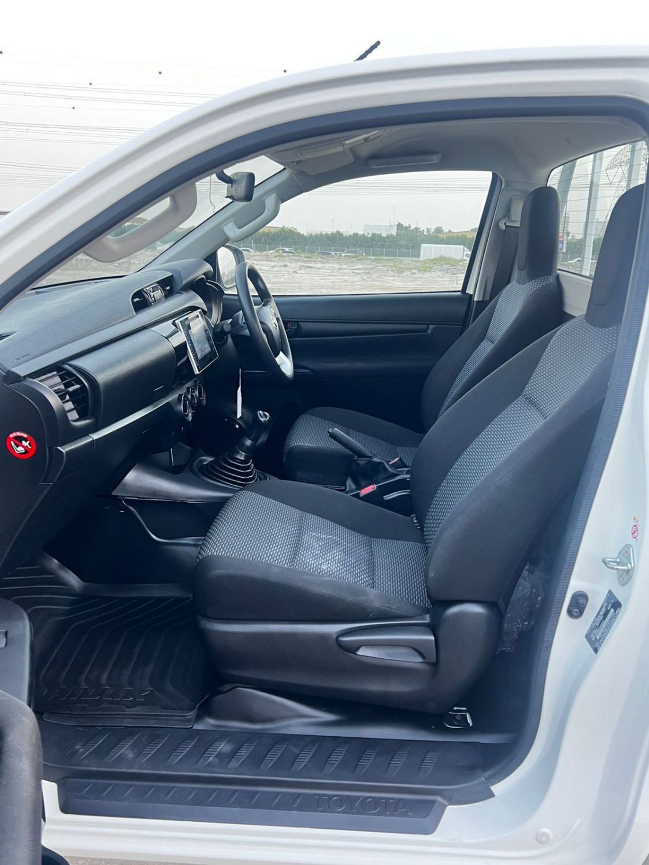 Toyota Hilux PETROL 2.7 LITER SINGLE CAB RIGHT HAND DRIVE AMNUAL TRANSMISSION