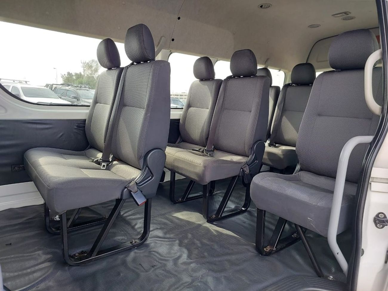 تويوتا هاياس TOYOTA HIACE COMMUTER VAN RHD 2015 MODEL 3.0 L DIESEL AUTOMATIC(PM23061)