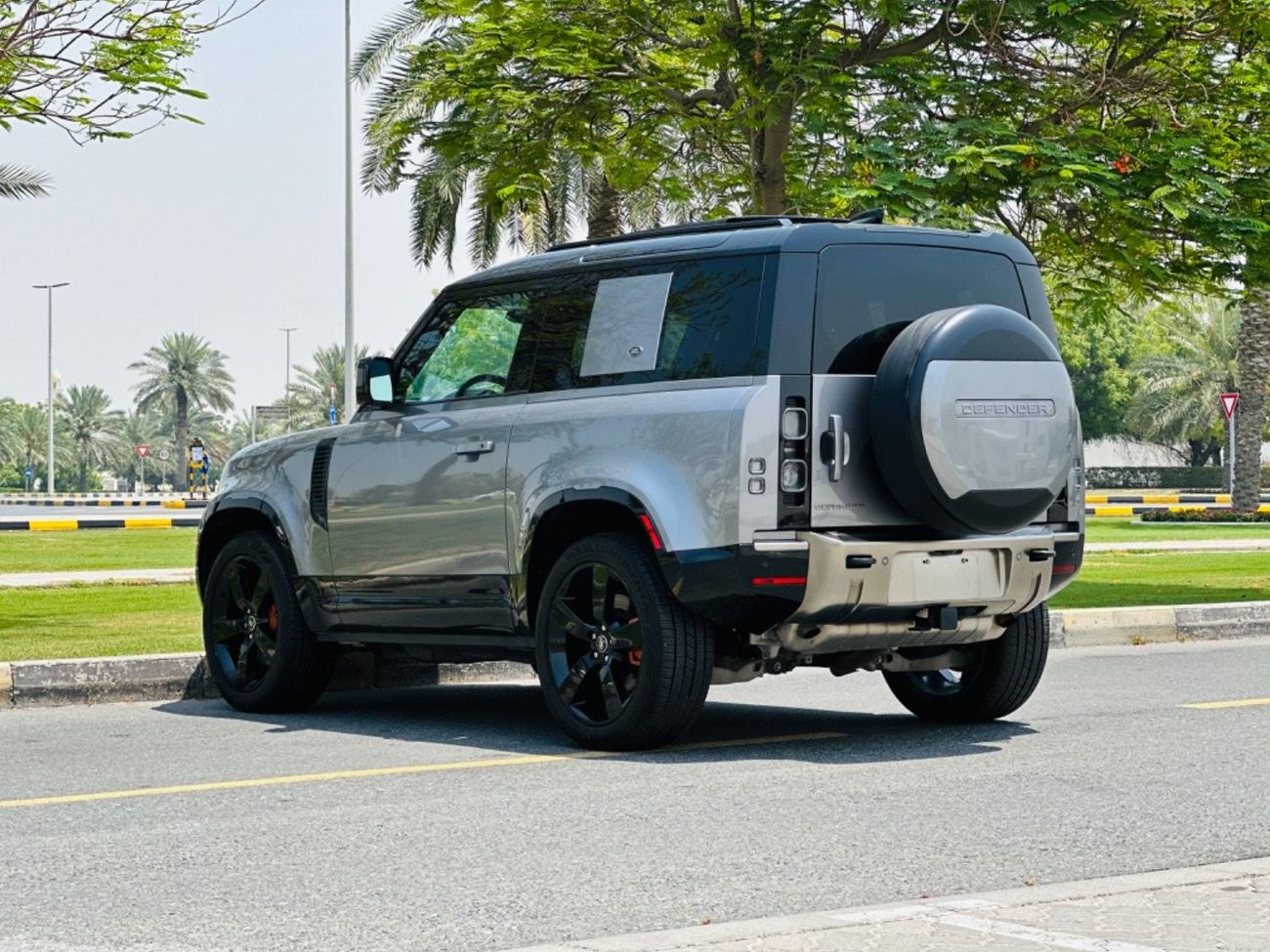 Land Rover Defender P300 90 SE LAND ROVER DEFENDER MODEL 2021 V6 LOW MILAGE