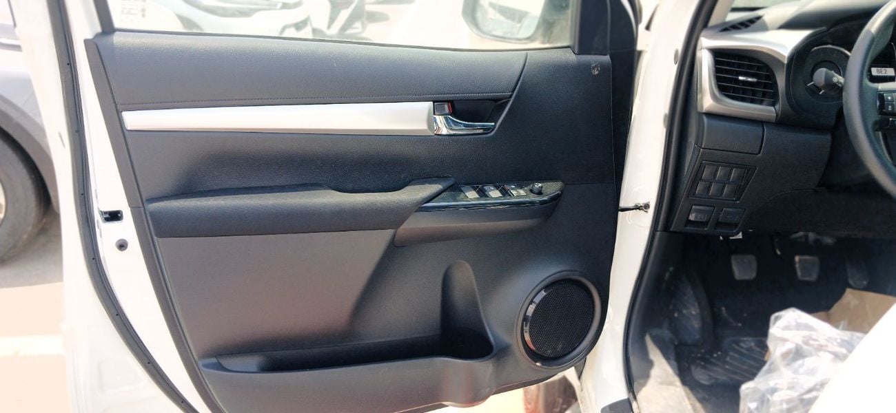 تويوتا هيلوكس 2.4L Diesel Manual 4X4 2026YM