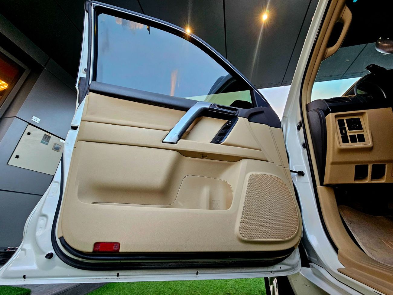 تويوتا برادو GXR/ SUNROOF/ ELECTRIC LEATHER SEATS/ FULL OPT/ V6 4.0 4WD/ LOW MILEAGE