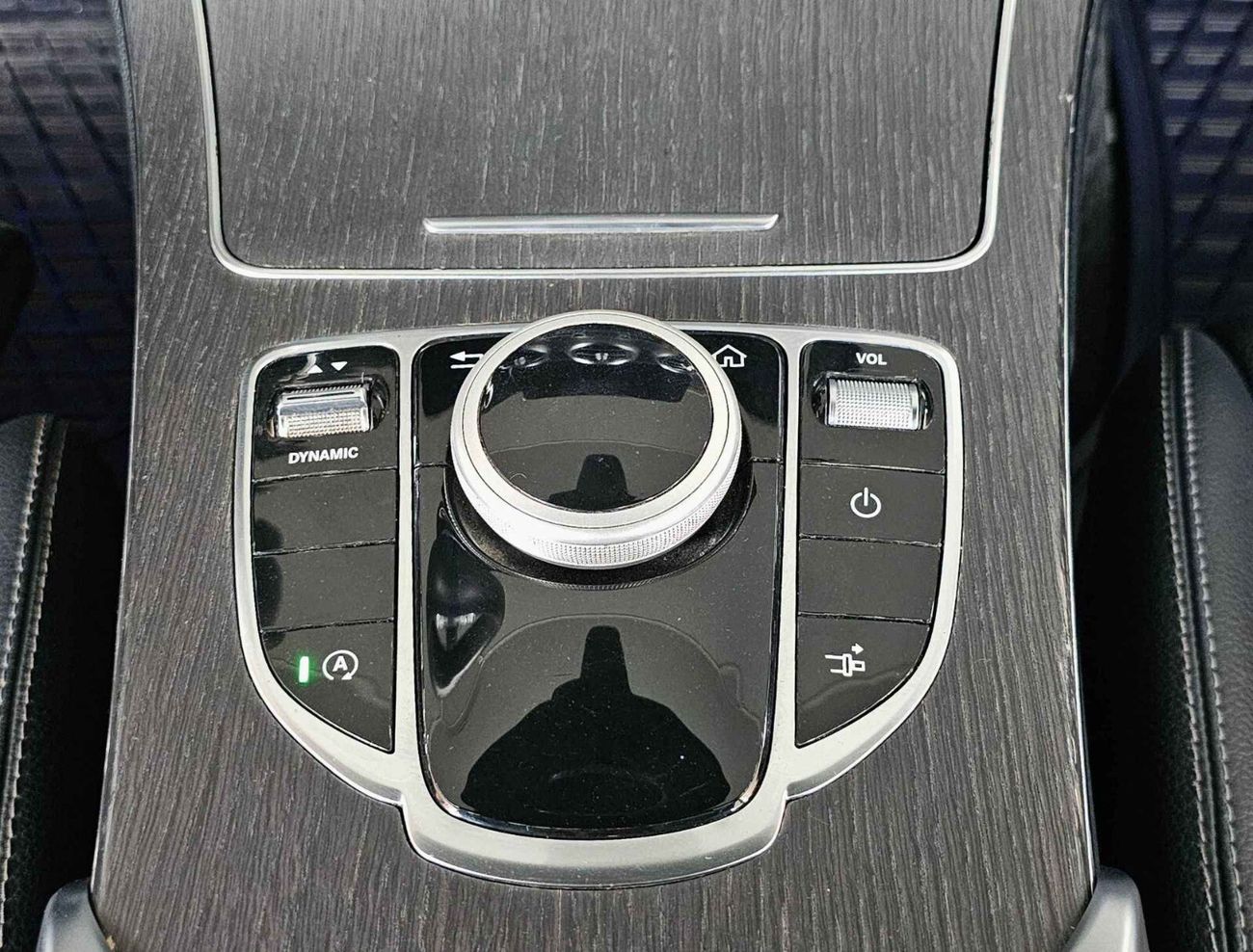 مرسيدس بنز C 300 / ECO TURBO V4 / COUPE / MOON ROOF/ 1343 MONTHLY / LOT#06911