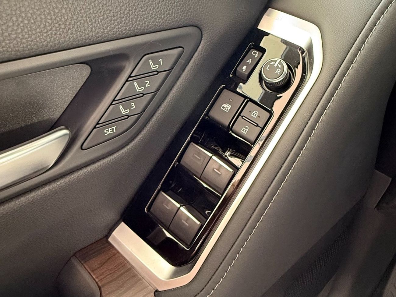 Toyota Land Cruiser VX 4.0 V6 FULL OPTION **EXPORT ONLY**التصدير فقط خارج الخليج***