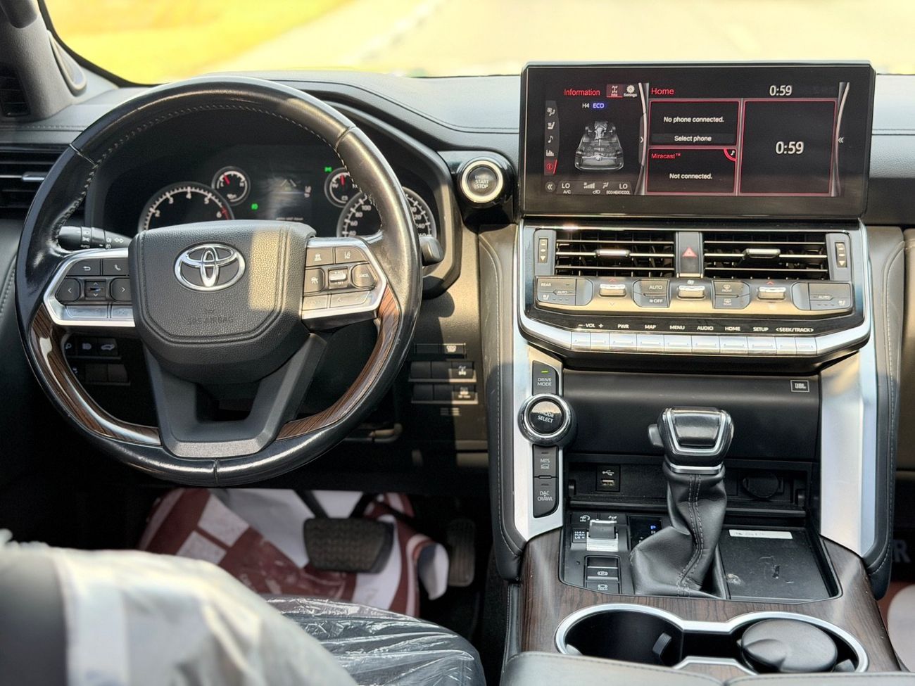 تويوتا لاند كروزر VXR تويوتا لاندكروزر LC300 SUV، محرك بنزين ثنائي التوربو سعة 3.5 لتر، 7 مقاعد، 5 أبواب، لون خارجي أسود، 