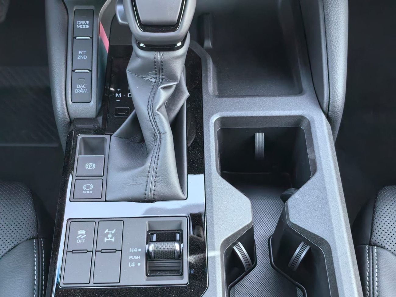 تويوتا برادو 2026 TOYOTA PRADO 2.4L ALL ROUNDER PETROL AUTOMATIC TRANSMISSION WITH LEATHER SEAT,POWER SEAT, COOL