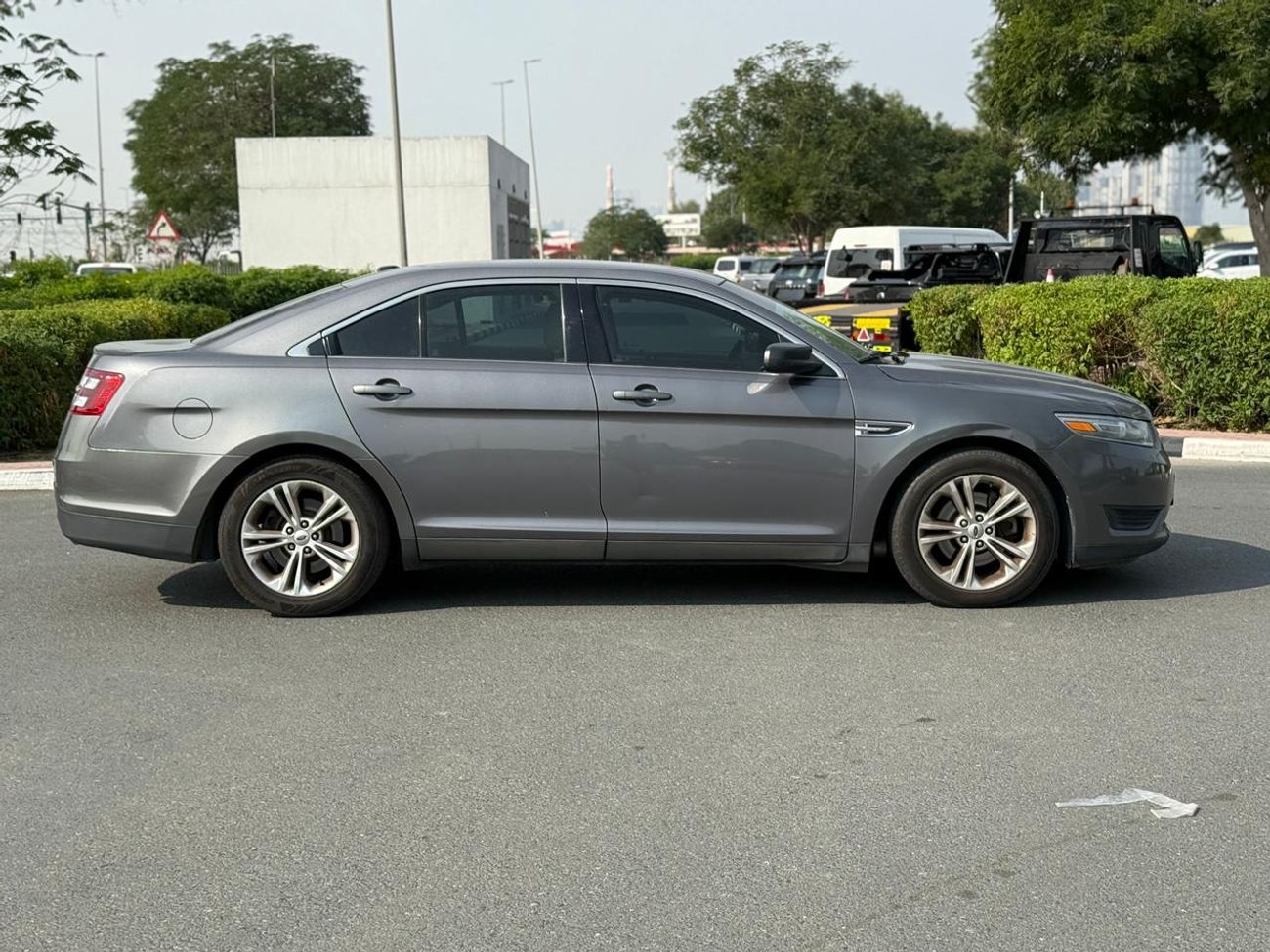 Ford Taurus 2013 FORD TAURUS GCC WELL MAINTAINED ONE OWNER