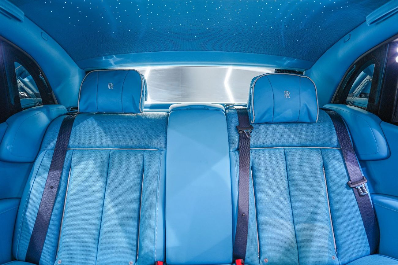 Rolls-Royce Phantom Std 6.8L 2018 Rolls Royce Phantom, Two-Tone Exterior, Rear Entertainment, Bespoke Audio, GCC Specs!!