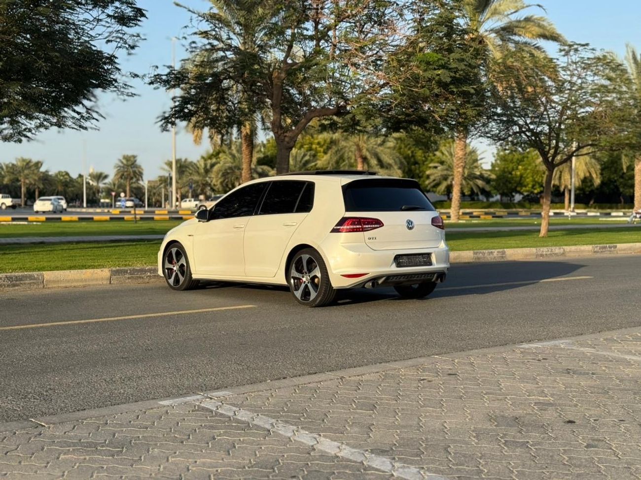 Volkswagen Golf GTI VOLKSWAGEN GOLF GTI MODEL 2014 GCC SPACE FULL OPTION