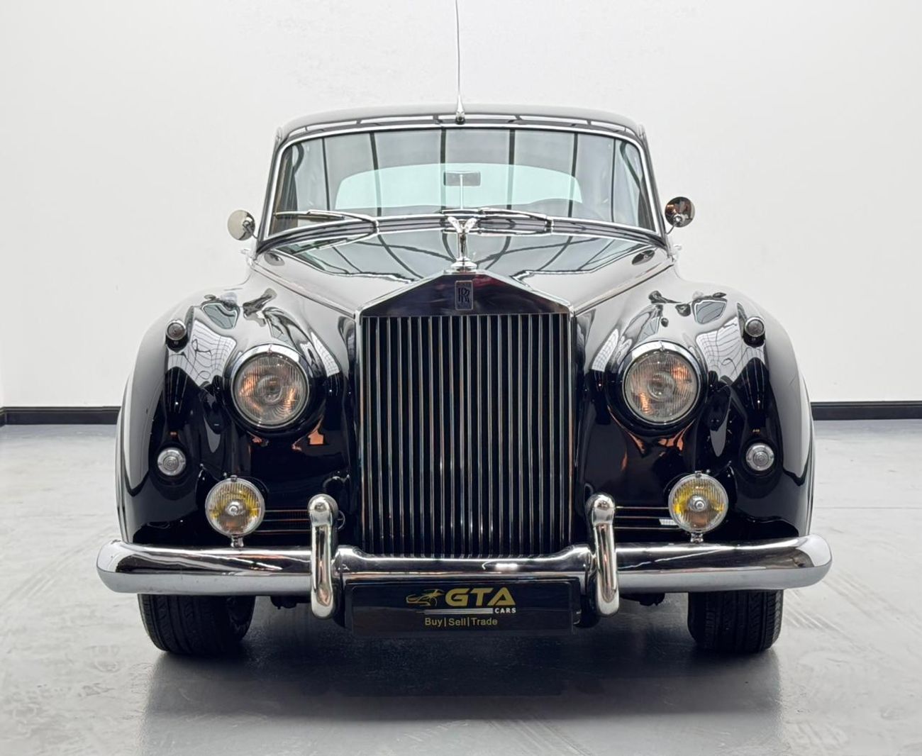 رولز رويس سلفر كلاود 1965 Rolls-Royce Silver Cloud II, Immaculate Classic with Extremely Low Mileage,