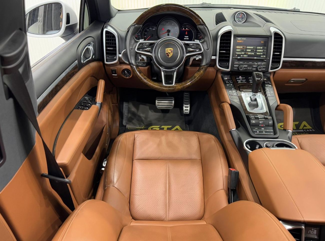 Porsche Cayenne S Platinum Edition 3.6L 2016 Porsche Cayenne S, Service History, Excellent Condition, GCC